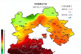 巴萨球迷球场外举照片&玩偶，把登贝莱p成小猪