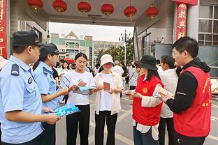 太铁了！小贾伦半场7中1仅拿2分4篮板